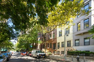 159 W 76th St in New York, NY - Building Photo