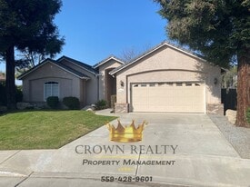 2744 W Ceres Ct in Visalia, CA - Building Photo