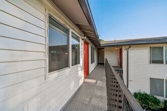 527-545-545 SE 78th Ave in Portland, OR - Building Photo - Building Photo