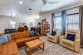 418 Stagecoach Trail in San Marcos, TX - Building Photo - Building Photo
