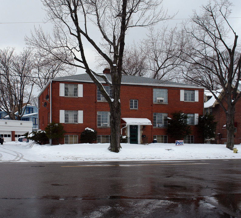 240 S Portage Path in Akron, OH - Building Photo