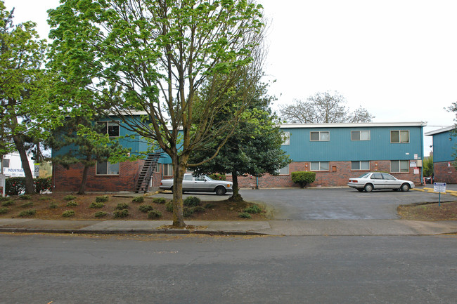 Avenue Plaza Apartments in Portland, OR - Building Photo - Building Photo