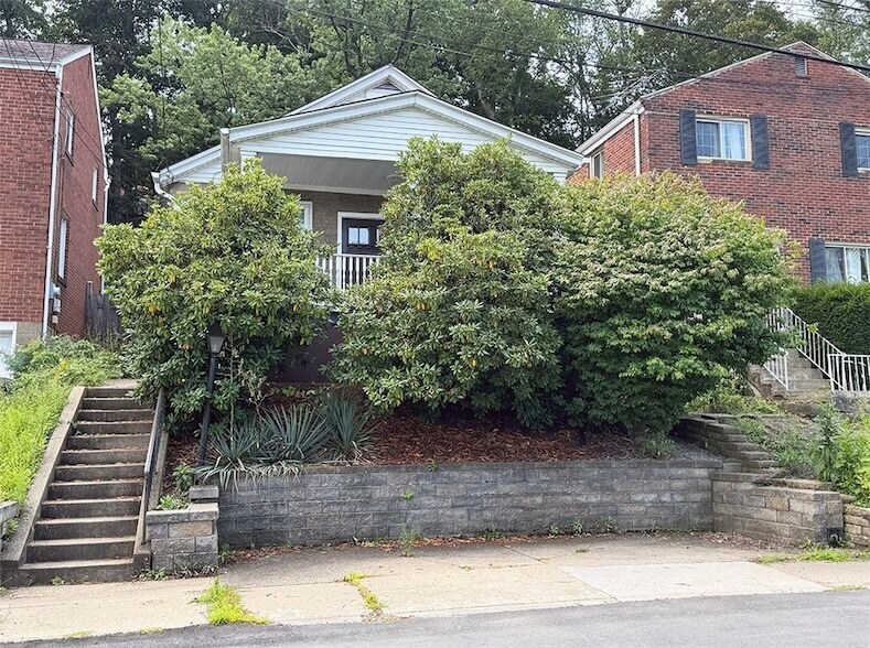 107 Mt Vernon Ave in Pittsburgh, PA - Building Photo