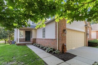 2471 Woodcliff Trail in Hartland, MI - Building Photo - Building Photo