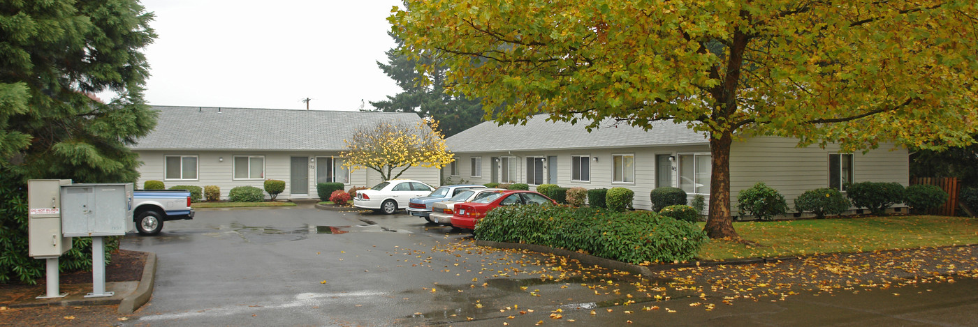 133-143 Friendship Ave SE in Salem, OR - Building Photo