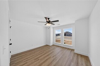 8851 Sunspire Ln in Centerton, AR - Foto de edificio - Building Photo