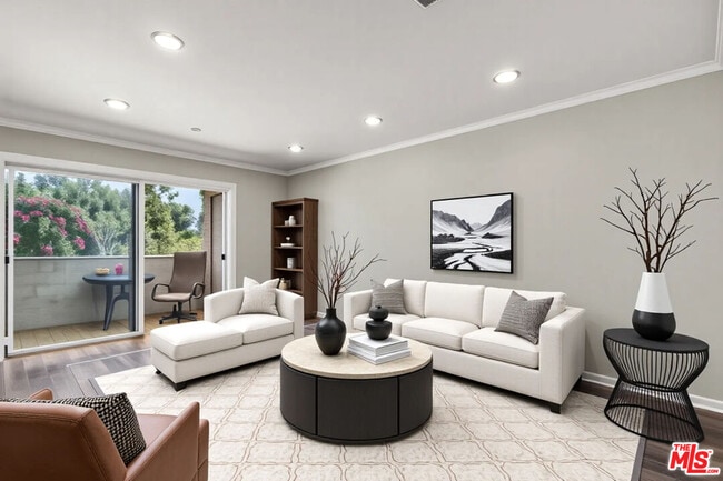 property at 501 Palisades Dr