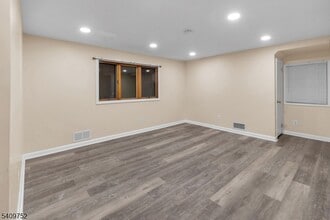 2604 Parkway Ave in Linden, NJ - Building Photo - Building Photo