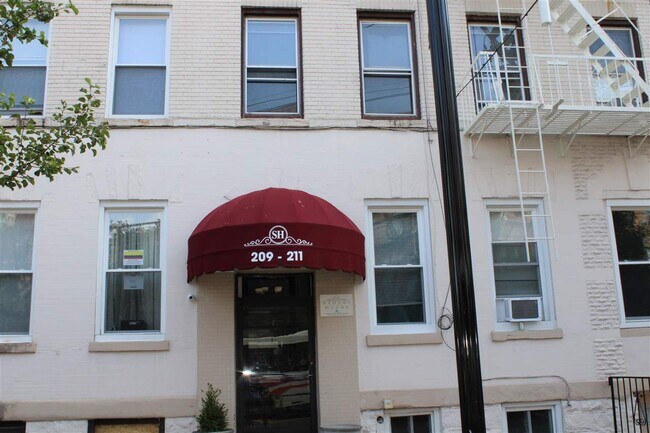 209-211 48th St-Unit -A-5 in Union City, NJ - Building Photo - Building Photo