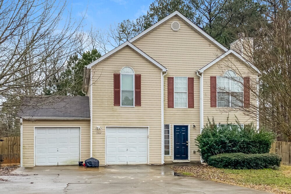 3302 Bells Landing Dr in Rex, GA - Building Photo