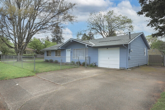 2641 SE 168th Ave in Portland, OR - Building Photo - Building Photo