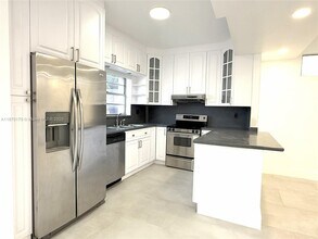 19135 NW 82nd Cir Ct in Hialeah, FL - Building Photo - Building Photo