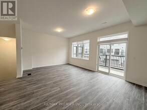 10 Kingbird Cmn in Cambridge, ON - Building Photo - Building Photo