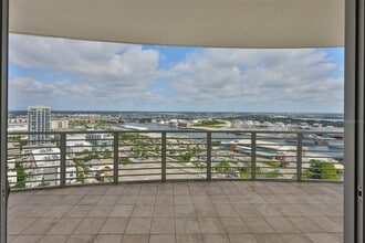 1209 E Cumberland Ave, Unit 2404 in Tampa, FL - Building Photo - Building Photo
