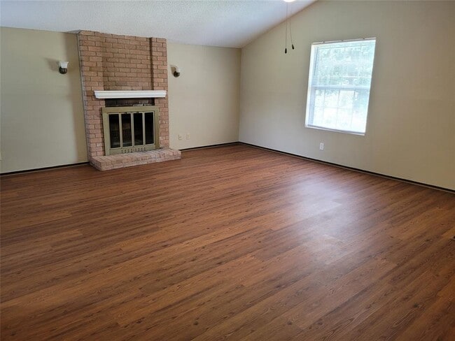 171 Tahitian Dr in Bastrop, TX - Building Photo - Building Photo