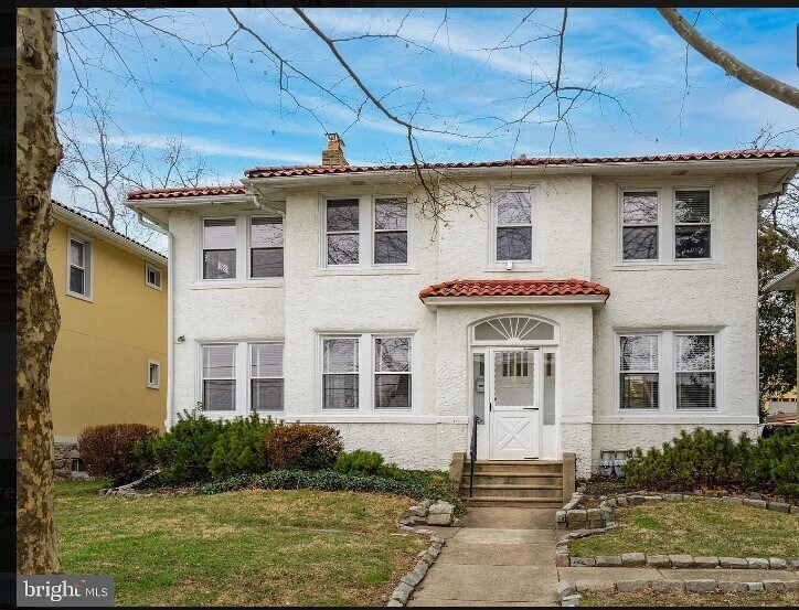 292 N Wycombe Ave in Lansdowne, PA - Building Photo