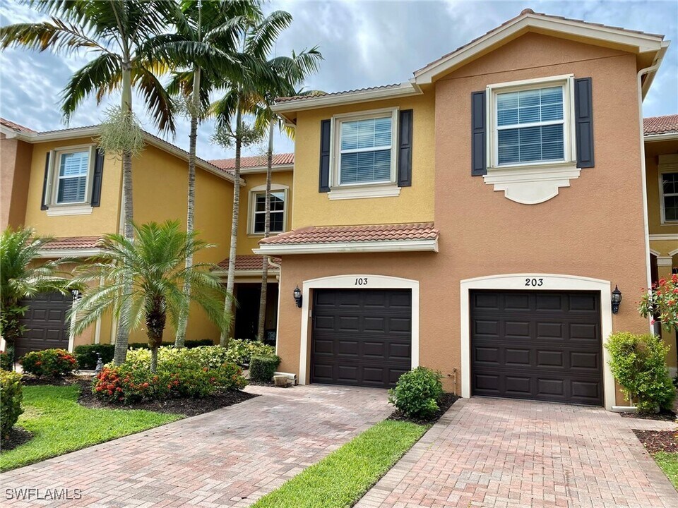 6525 Monterey Point in Naples, FL - Building Photo