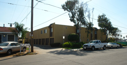 The Courtyard in Oceanside, CA - Building Photo - Building Photo