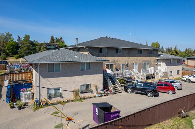 11404 Elbow Dr SW in Calgary, AB - Building Photo - Building Photo