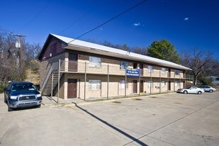 Lynwood Apartments in Fort Smith, AR - Building Photo