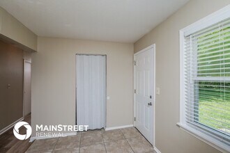 9716 Saturn Dr in Louisville, KY - Building Photo - Building Photo