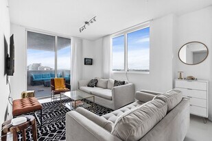 141 NE 3rd Ave in Miami, FL - Building Photo