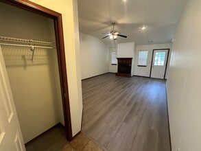 913 Linden St in Webb City, MO - Building Photo - Building Photo