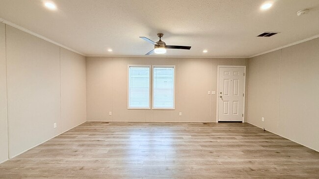 29647 Erie Ct in New Baltimore, MI - Building Photo - Building Photo