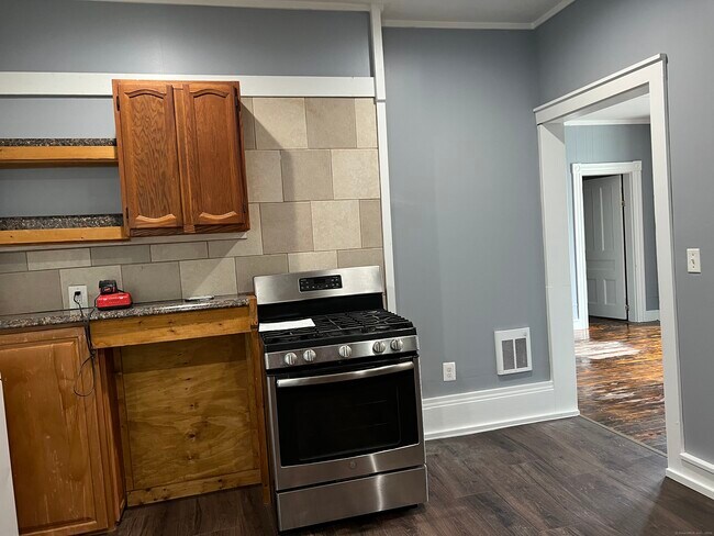 19 Center St in Winchester, CT - Building Photo - Building Photo