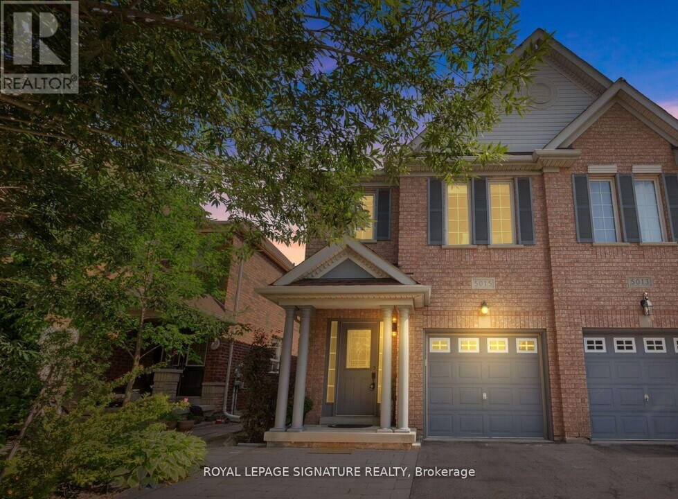 5015 Dubonet Dr in Mississauga, ON - Building Photo