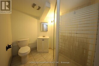 9 Stoney Creek Dr in Toronto, ON - Building Photo - Building Photo