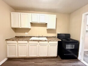 327 Ash St NW in Ardmore, OK - Building Photo - Building Photo