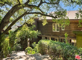 21338 Colina Dr in Topanga, CA - Building Photo