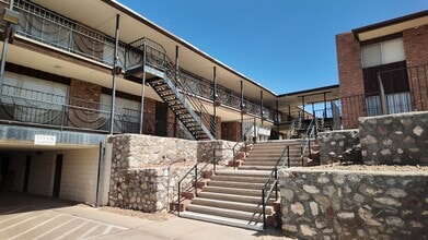Diplomat Apartments in El Paso, TX - Foto de edificio - Building Photo