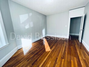 75 Chester St, Unit 1 in Boston, MA - Foto de edificio - Building Photo