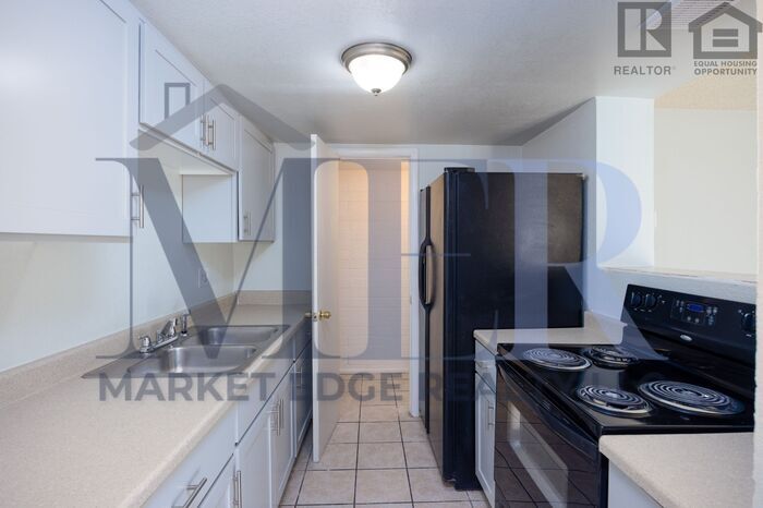 4624 E Southgate Ave in Phoenix, AZ - Building Photo