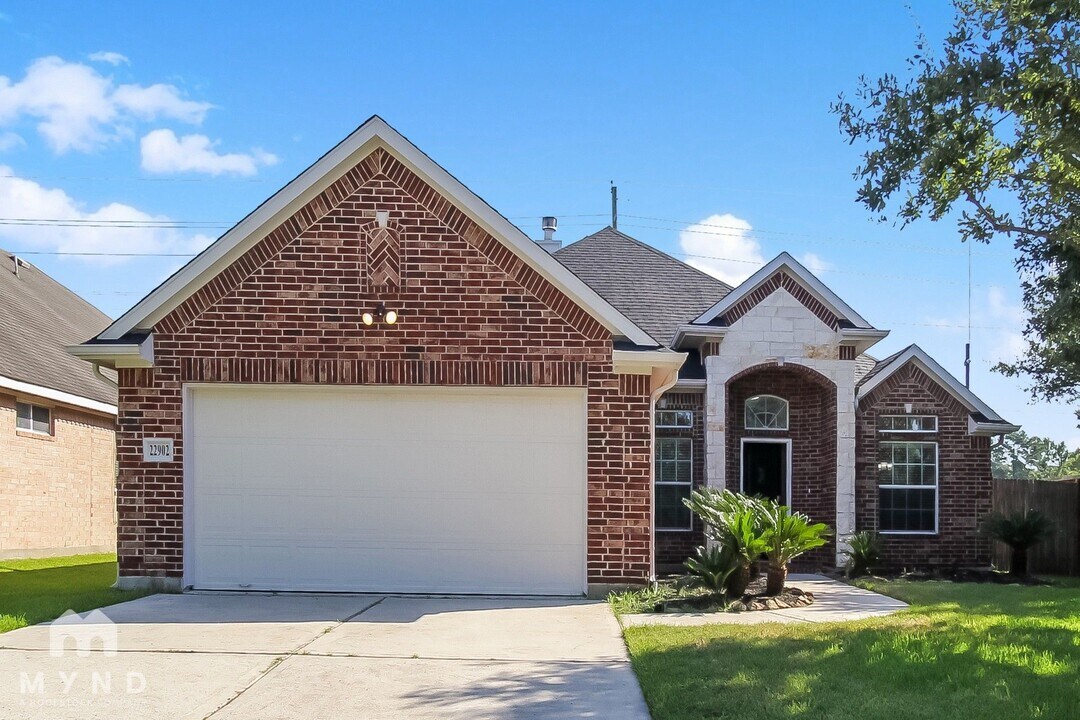22902 Creekside Gate Ct in Tomball, TX - Building Photo
