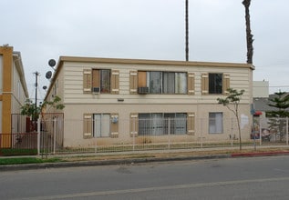 238 W Hoover Ave in Orange, CA - Building Photo - Building Photo