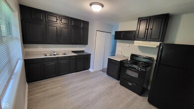 9425 Rochelle Dr in Indianapolis, IN - Building Photo - Building Photo