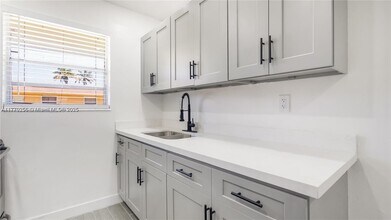 14980 NE 5th Ct in Miami, FL - Building Photo - Building Photo
