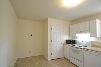 502 E George St, Unit D in Kirksville, MO - Building Photo - Building Photo