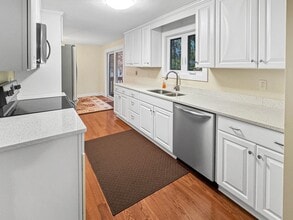 15858 Lake Ave in Grand Haven, MI - Building Photo - Building Photo