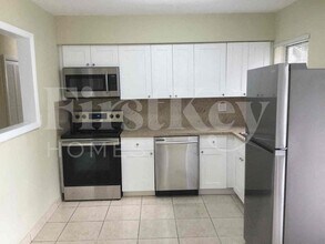 18000 NW 6th Ct in Miami, FL - Building Photo - Building Photo