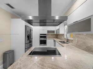 1705 SW 102nd Ct, Unit 1 in Miami, FL - Foto de edificio - Building Photo
