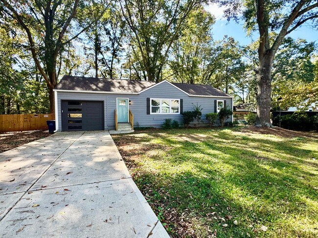1426 Bluefield Dr SW in Atlanta, GA - Building Photo - Building Photo