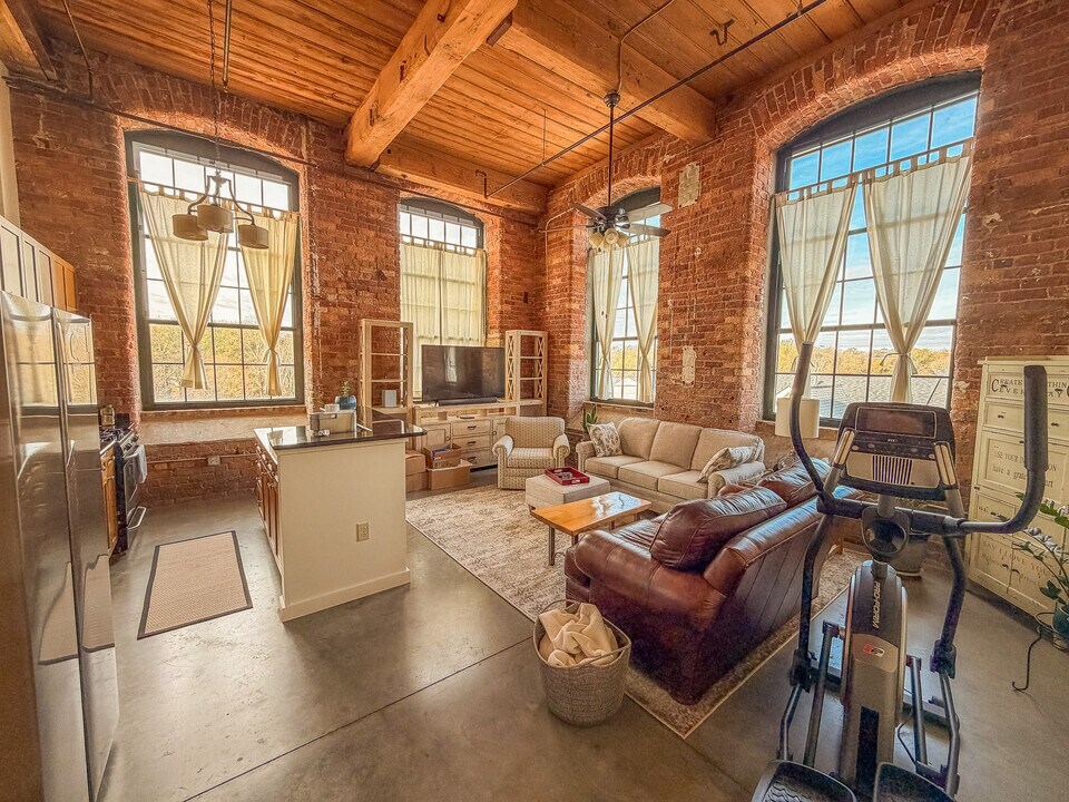 328 Mills Ave in Greenville, SC - Foto de edificio