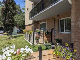160-160 Emery St W in London, ON - Building Photo