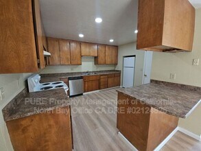 120 Oak Manor Dr in Ukiah, CA - Building Photo - Building Photo