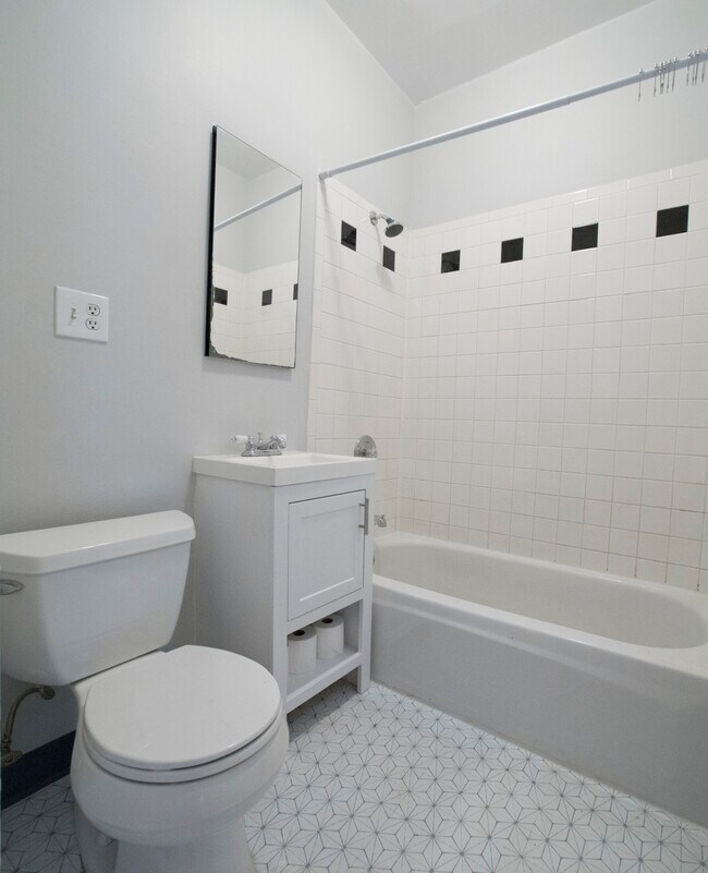 3921 N Lincoln Ave, Unit 2 in Chicago, IL - Foto de edificio - Building Photo