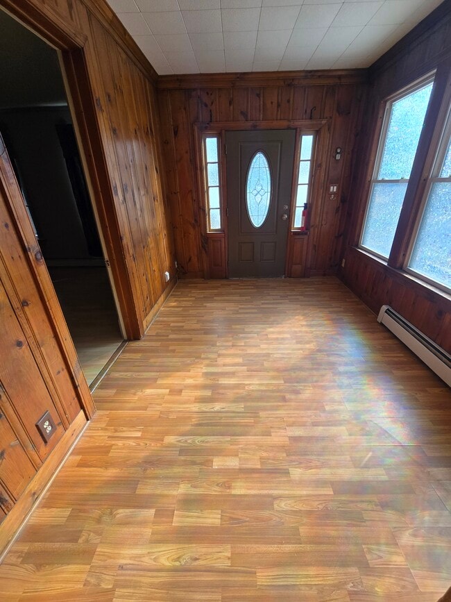 154 Oak St, Unit 1st Floor in Gardner, MA - Building Photo - Building Photo